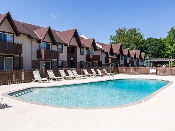 6206 Robinson Street, Unit 1, Overland Park, KS 66202