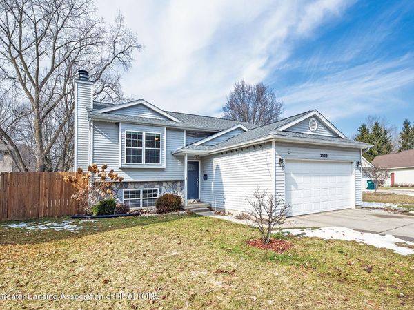 2500 Skye Road, Lansing, MI 48911