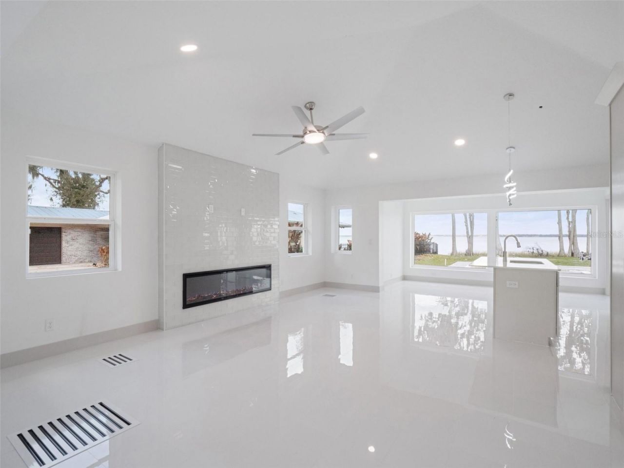 28055 Leuty Road, Okahumpka, FL 34762 Photo