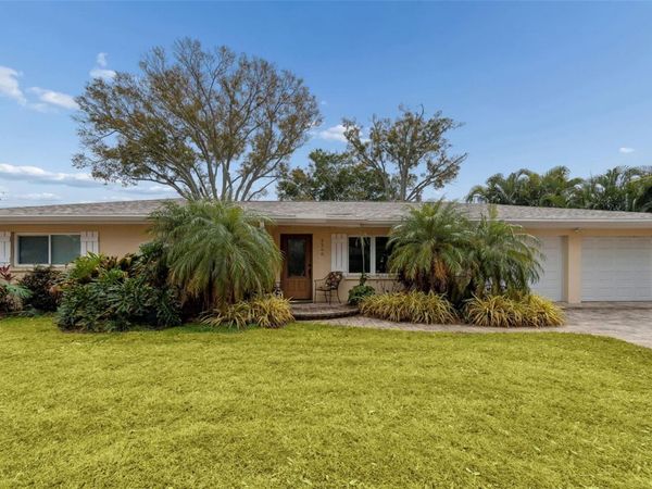 2268 INDIAN AVENUE N, BELLEAIR BLUFFS, FL 33770