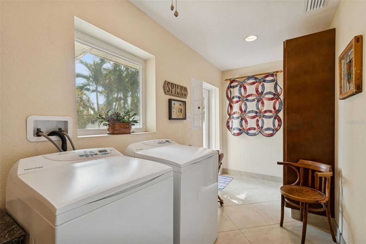 2268 Indian Avenue N, Belleair Bluffs, FL 33770 Photo