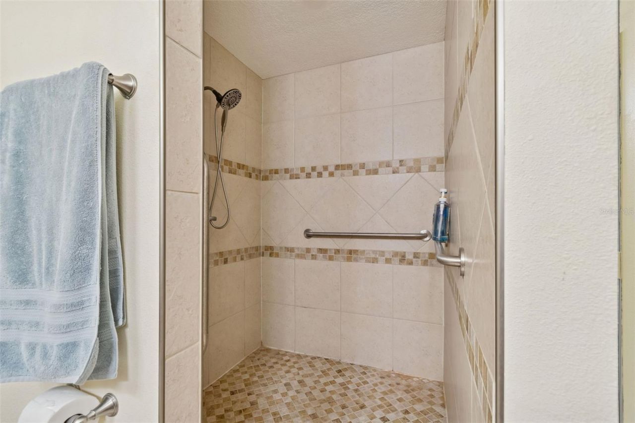 2268 Indian Avenue N, Belleair Bluffs, FL 33770 Photo