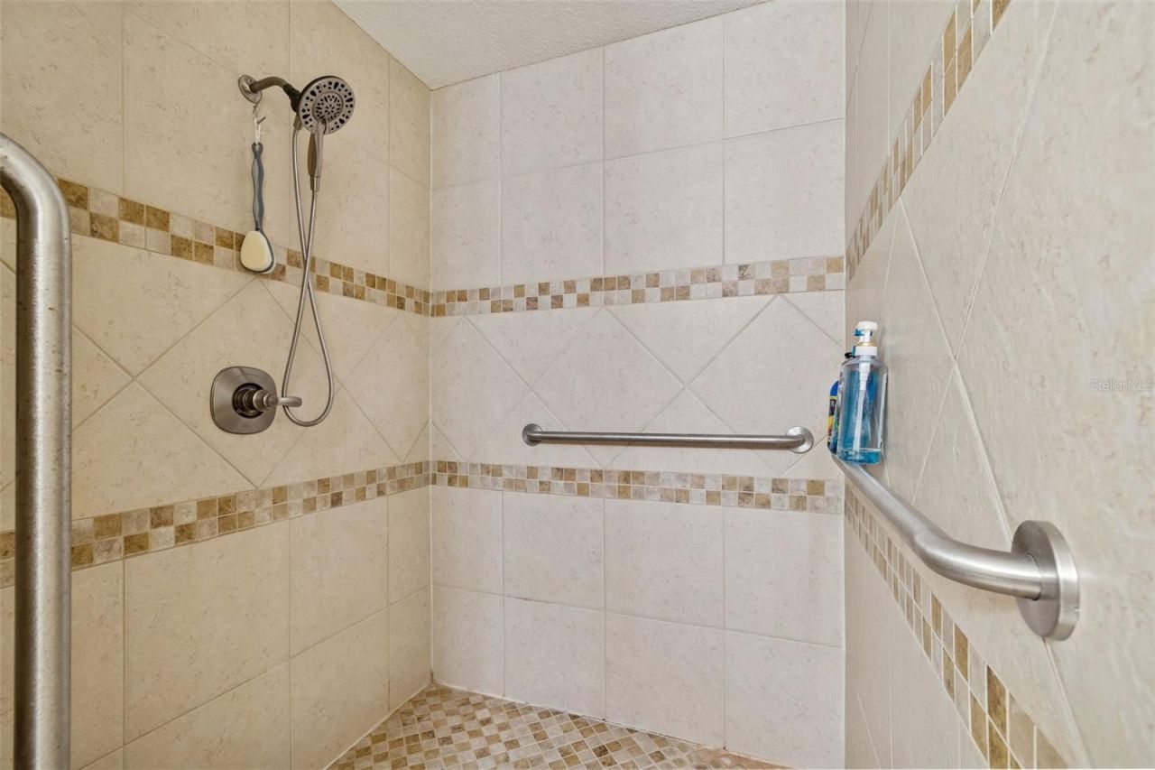 2268 Indian Avenue N, Belleair Bluffs, FL 33770 Photo