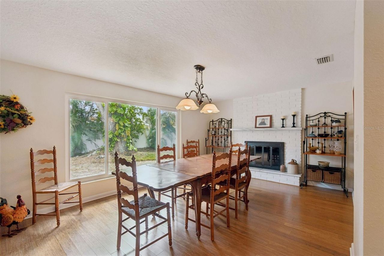 2268 Indian Avenue N, Belleair Bluffs, FL 33770 Photo