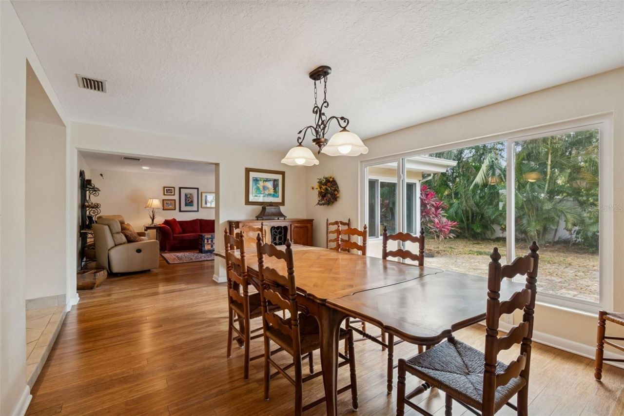 2268 Indian Avenue N, Belleair Bluffs, FL 33770 Photo