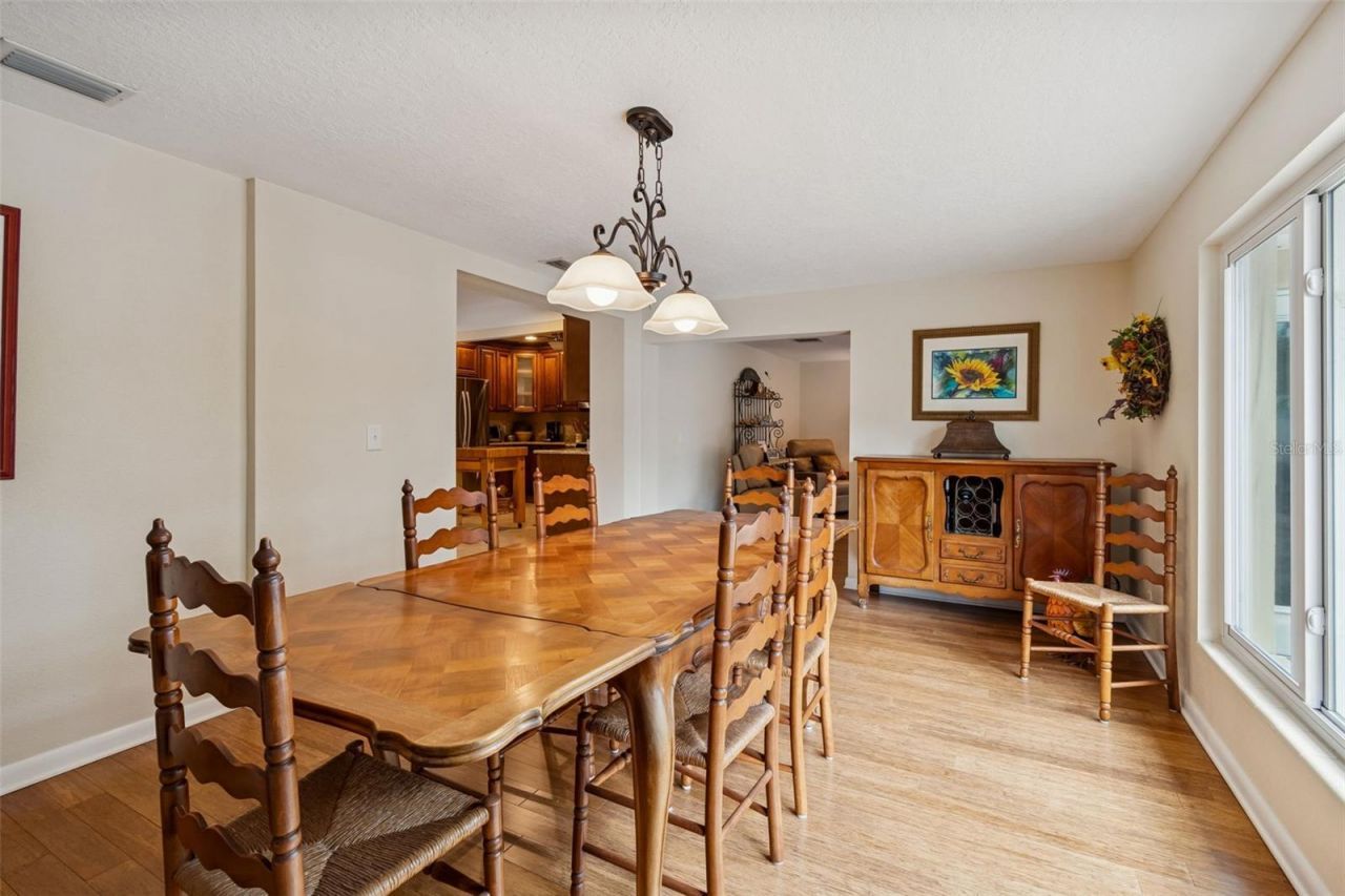 2268 Indian Avenue N, Belleair Bluffs, FL 33770 Photo