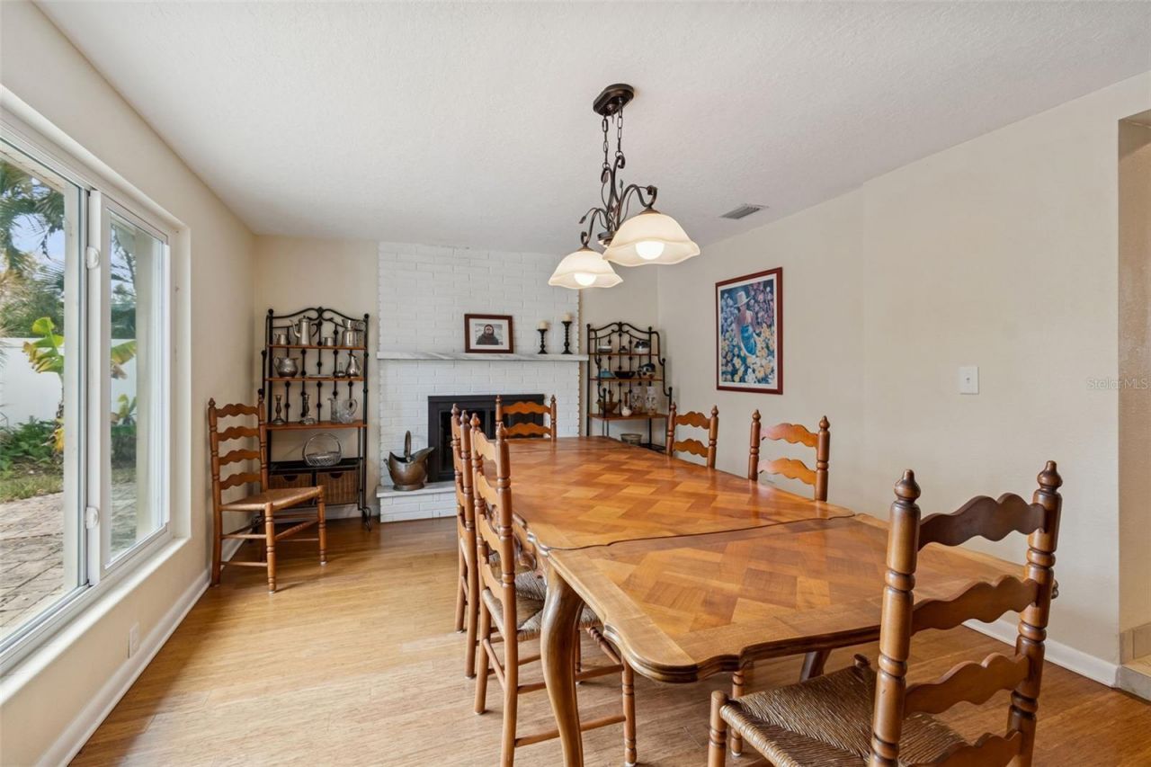 2268 Indian Avenue N, Belleair Bluffs, FL 33770 Photo