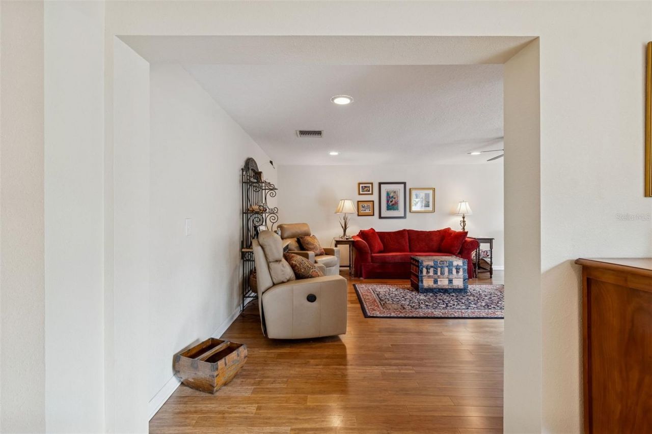 2268 Indian Avenue N, Belleair Bluffs, FL 33770 Photo