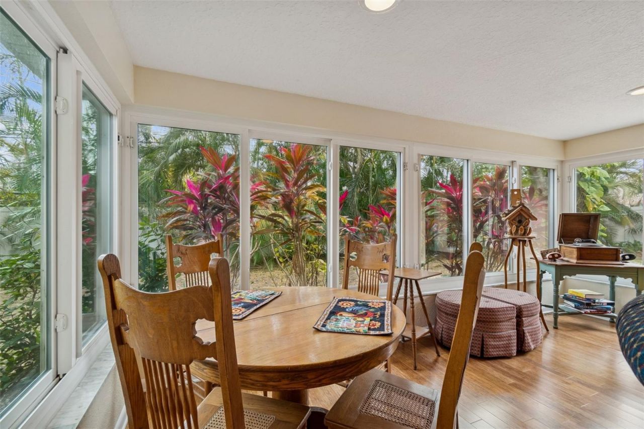 2268 Indian Avenue N, Belleair Bluffs, FL 33770 Photo