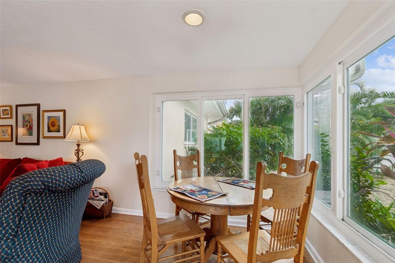 2268 Indian Avenue N, Belleair Bluffs, FL 33770 Photo