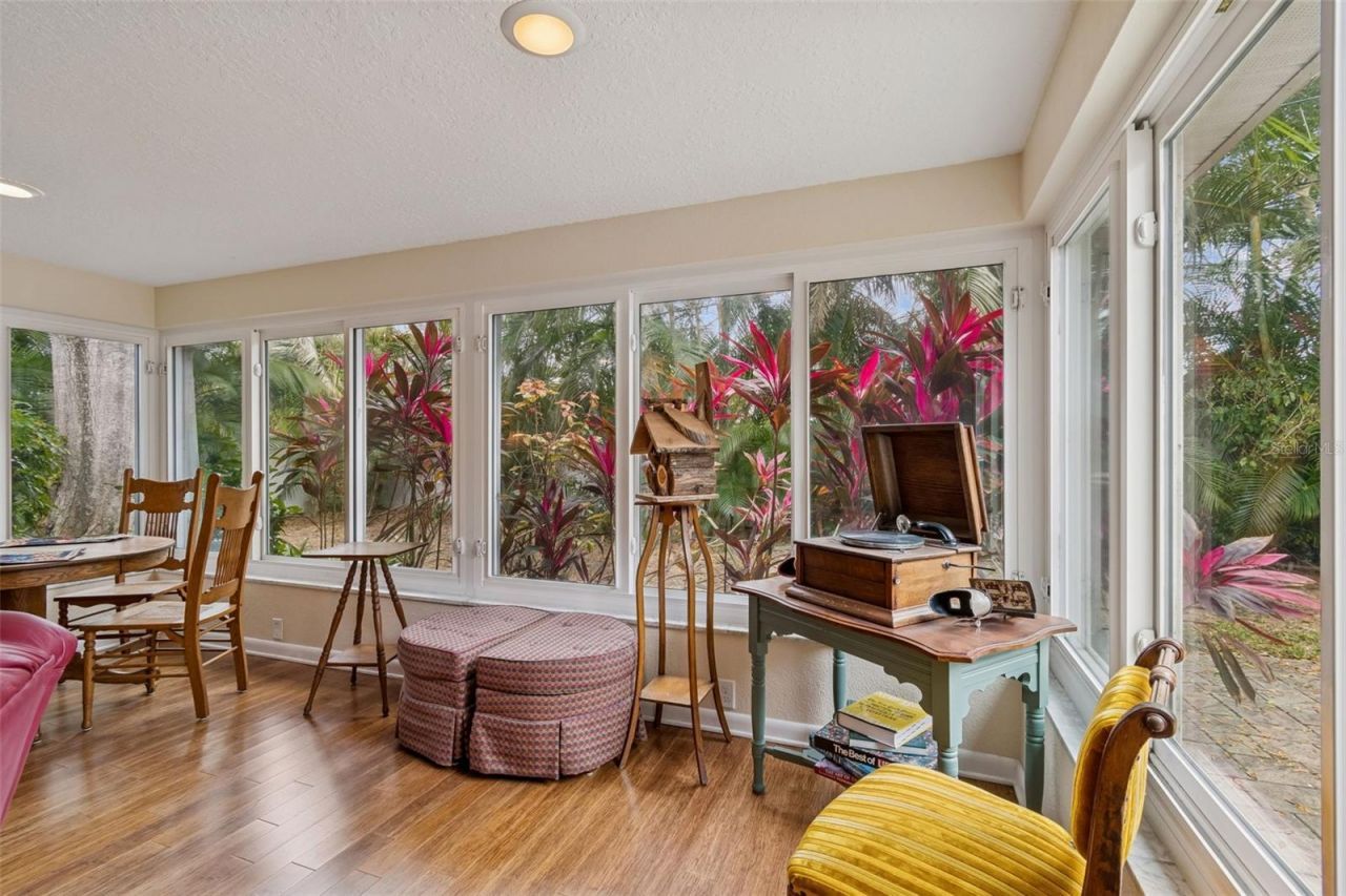 2268 Indian Avenue N, Belleair Bluffs, FL 33770 Photo