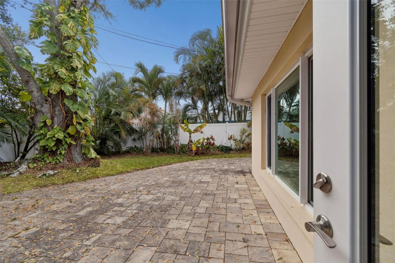 2268 Indian Avenue N, Belleair Bluffs, FL 33770 Photo