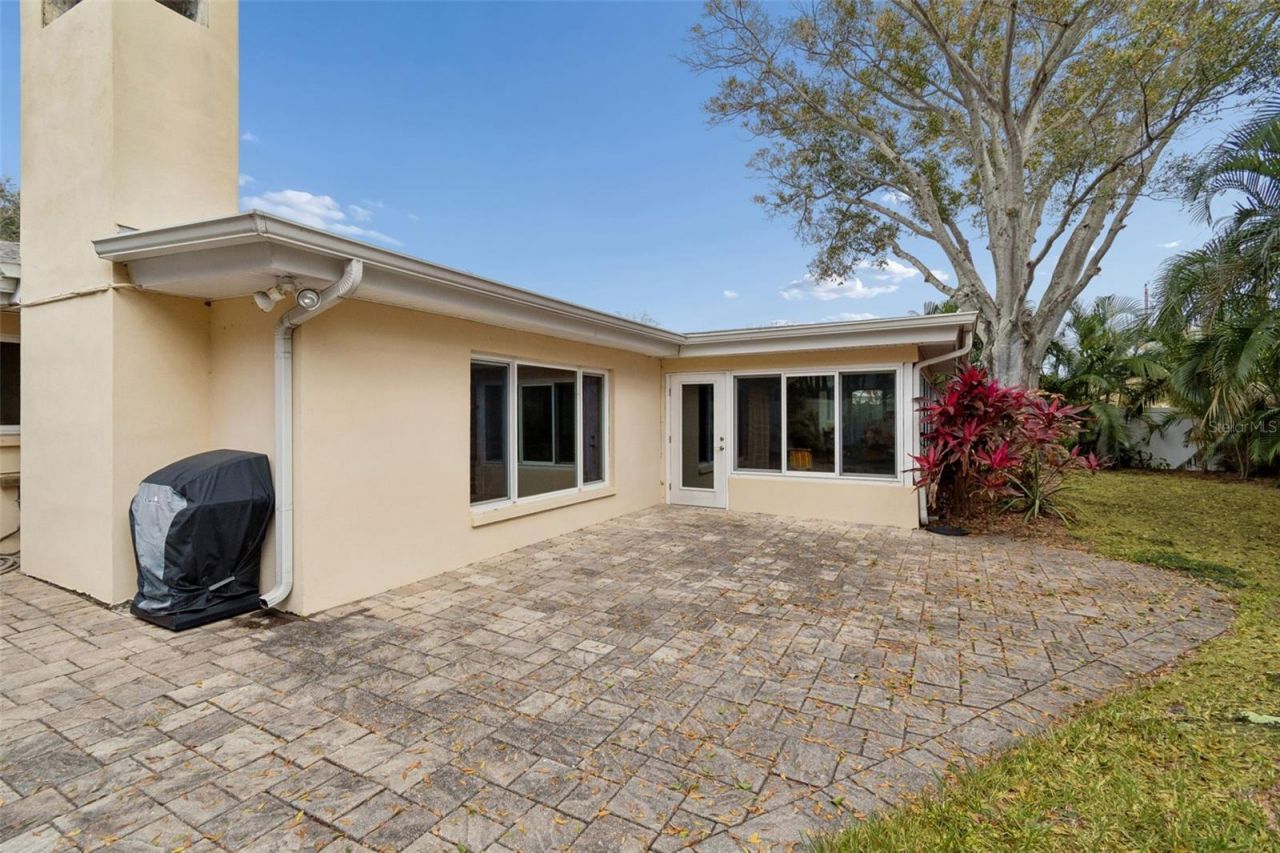 2268 Indian Avenue N, Belleair Bluffs, FL 33770 Photo