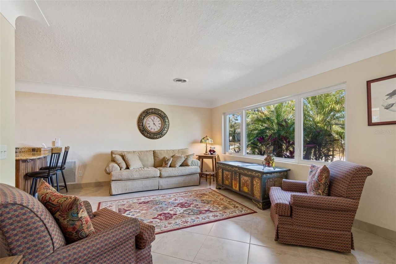 2268 Indian Avenue N, Belleair Bluffs, FL 33770 Photo