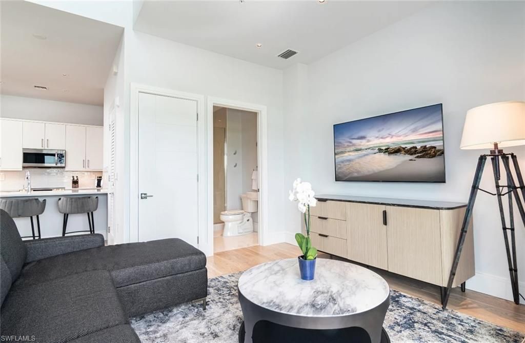 101 8th St S, Unit 210, Naples, FL 34102 Photo