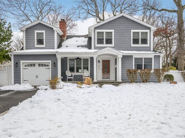 535 Brooklyn Boulevard, Brightwaters, NY 11718