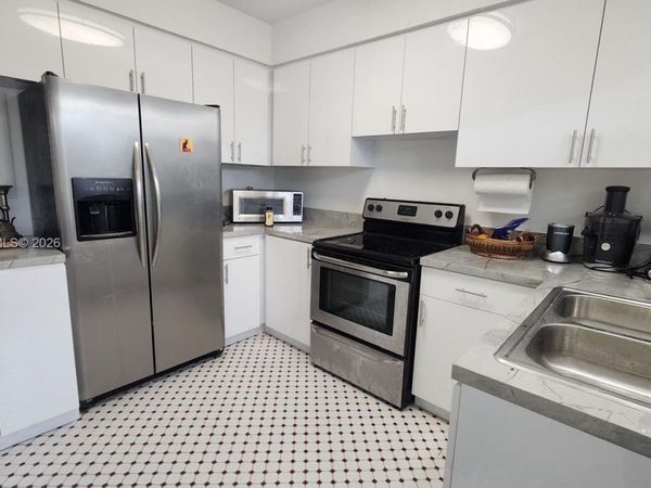 20 Park Dr , Unit 3, Bal Harbour, FL 33154