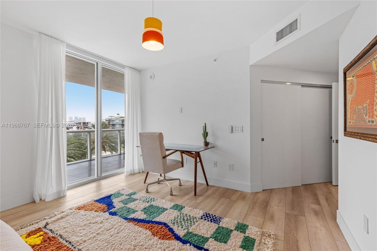 10 Venetian Way, Unit 501, Miami Beach, FL 33139 Photo