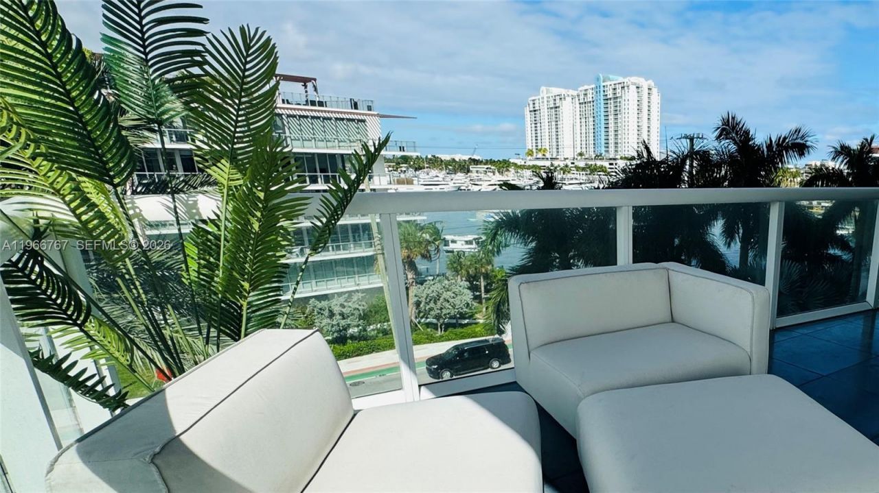 10 Venetian Way, Unit 501, Miami Beach, FL 33139 Photo