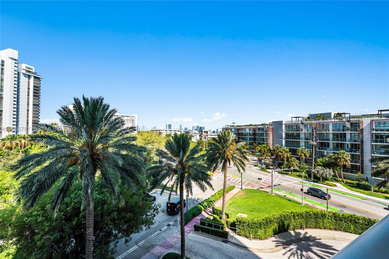 10 Venetian Way, Unit 501, Miami Beach, FL 33139 Photo