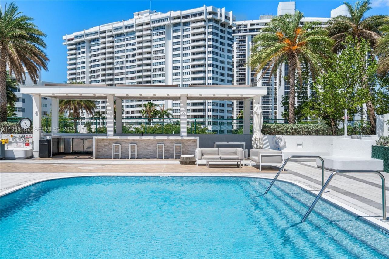 10 Venetian Way, Unit 501, Miami Beach, FL 33139 Photo