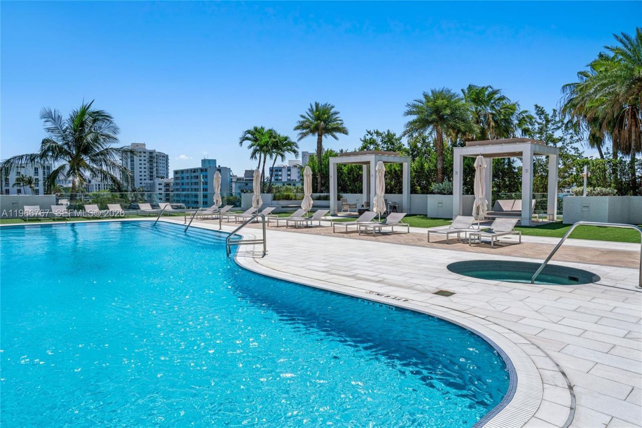 10 Venetian Way, Unit 501, Miami Beach, FL 33139 Photo