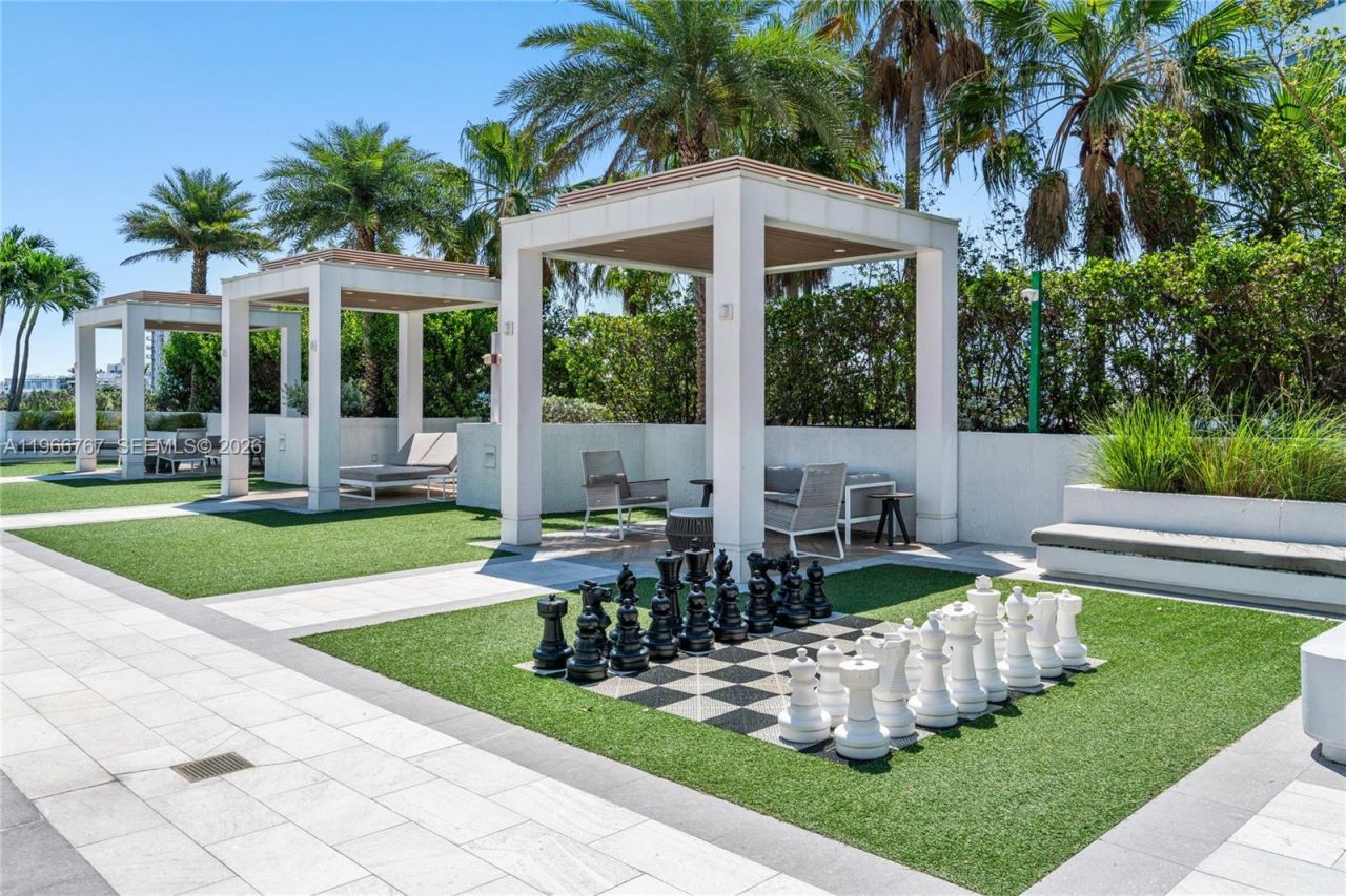 10 Venetian Way, Unit 501, Miami Beach, FL 33139 Photo