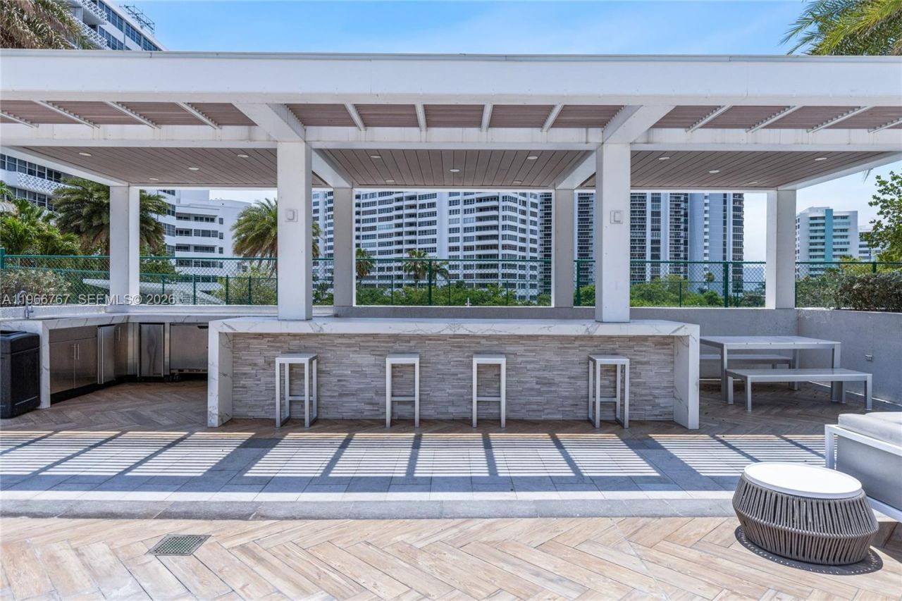 10 Venetian Way, Unit 501, Miami Beach, FL 33139 Photo