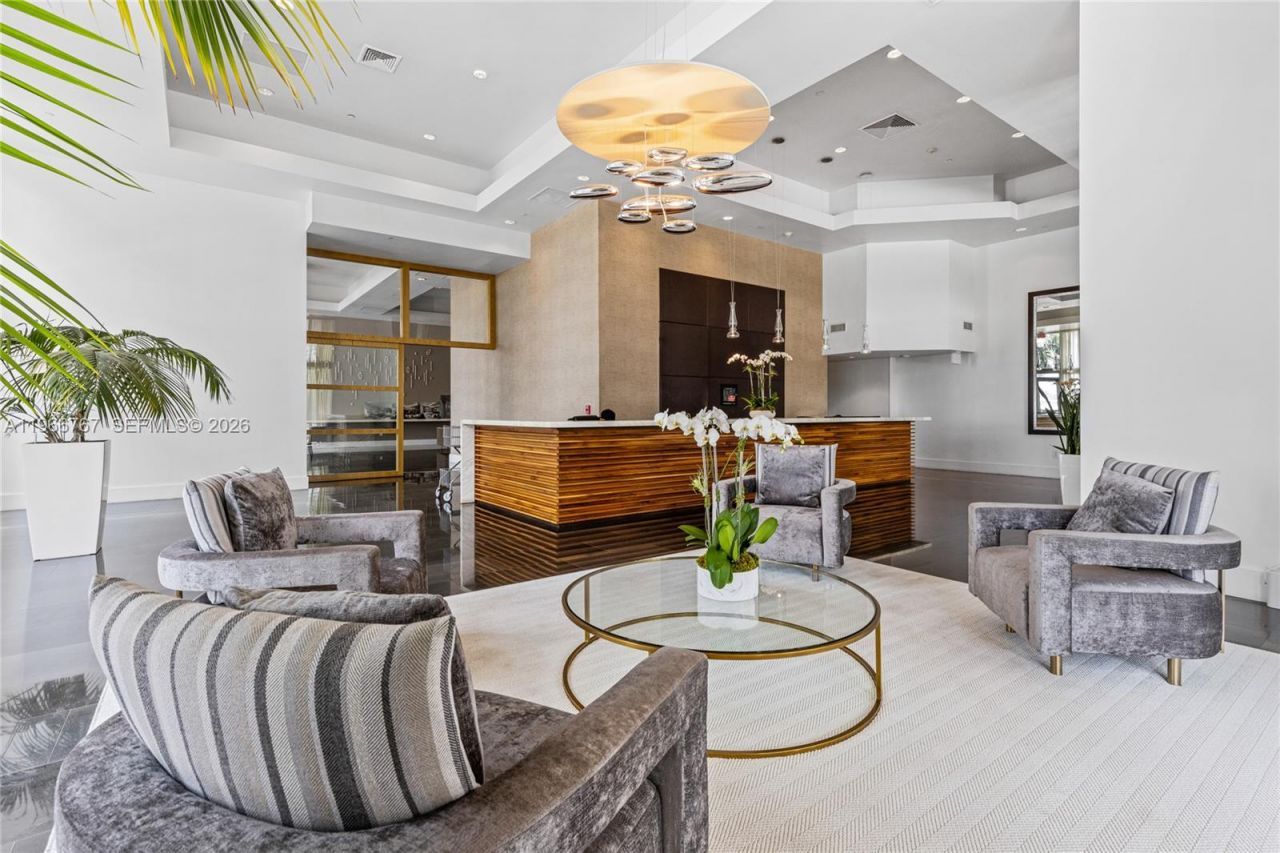 10 Venetian Way, Unit 501, Miami Beach, FL 33139 Photo