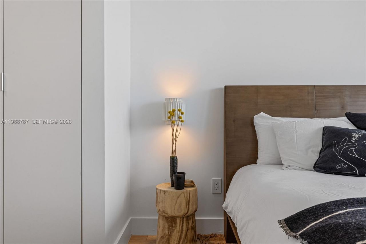 10 Venetian Way, Unit 501, Miami Beach, FL 33139 Photo