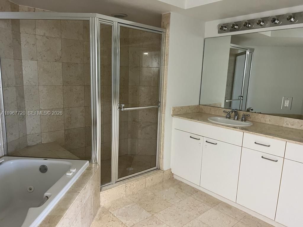 21055 Yacht Club Dr , Unit 1009, Aventura, FL 33180 Photo