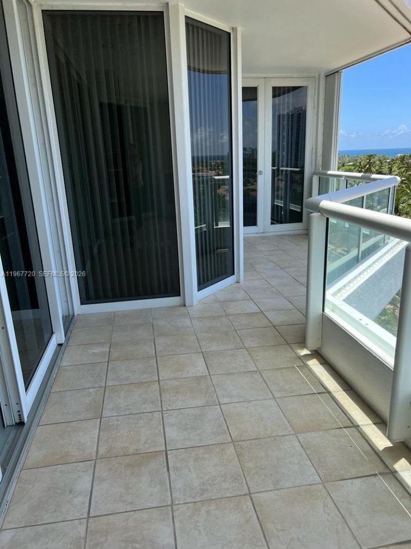 21055 Yacht Club Dr , Unit 1009, Aventura, FL 33180 Photo