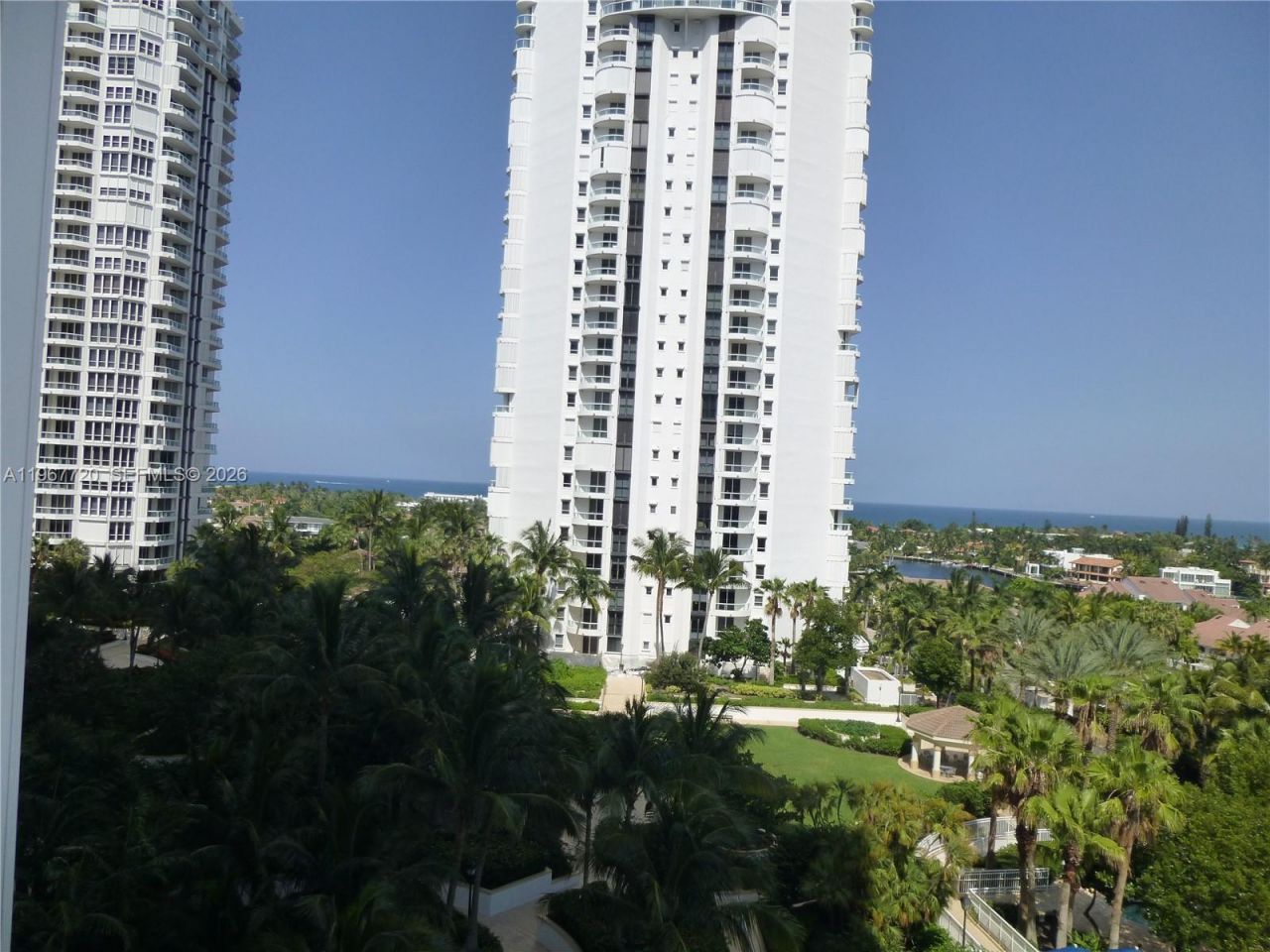 21055 Yacht Club Dr , Unit 1009, Aventura, FL 33180 Photo
