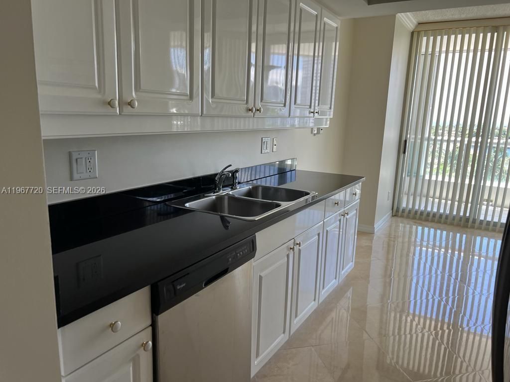 21055 Yacht Club Dr , Unit 1009, Aventura, FL 33180 Photo