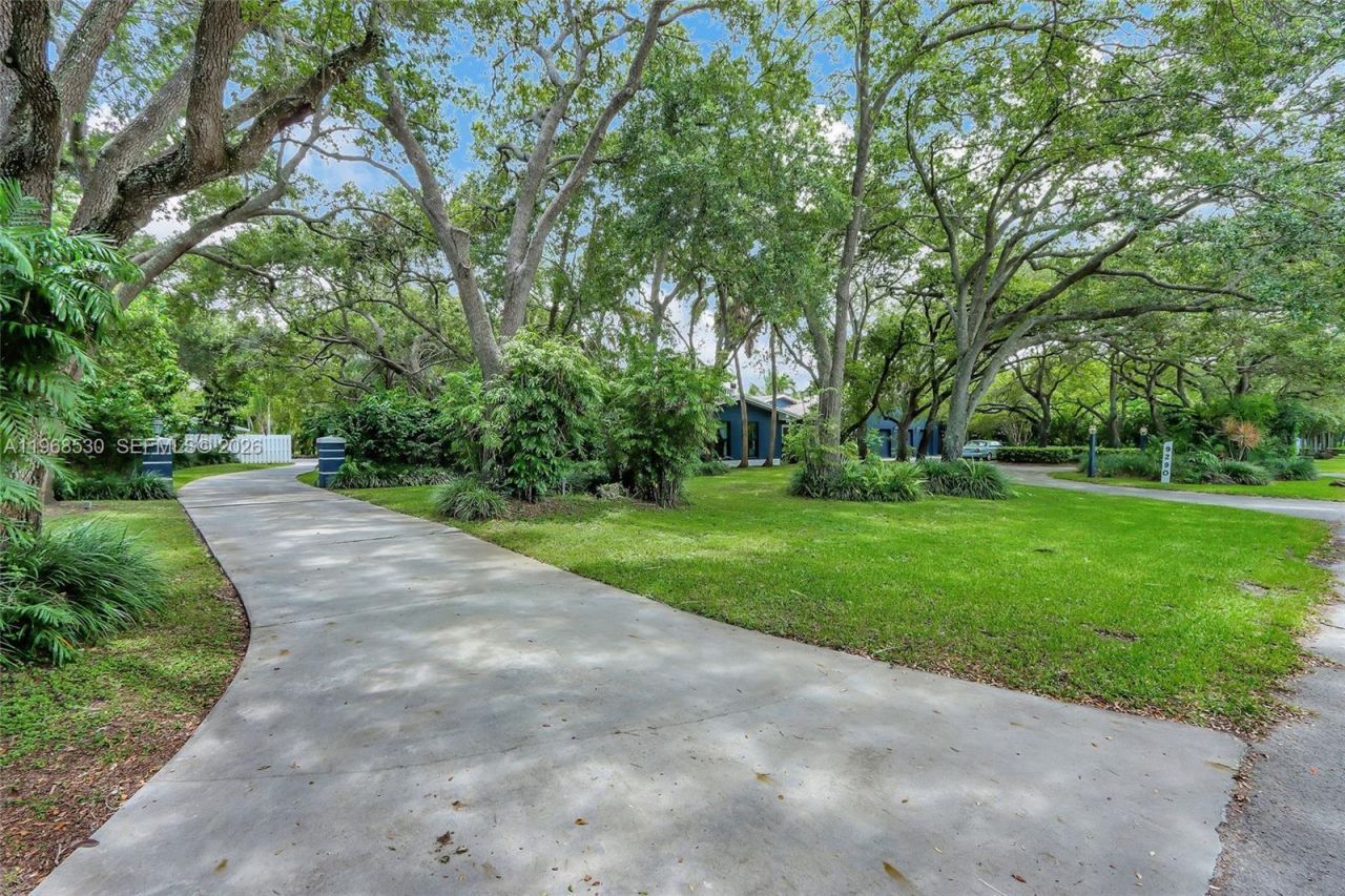 9290 SW 117th Ter, Pinecrest, FL 33176 Photo