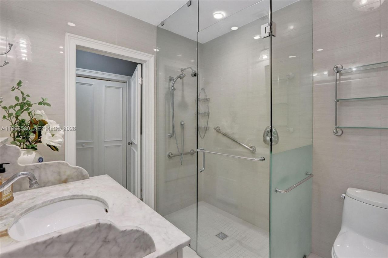 9290 SW 117th Ter, Pinecrest, FL 33176 Photo