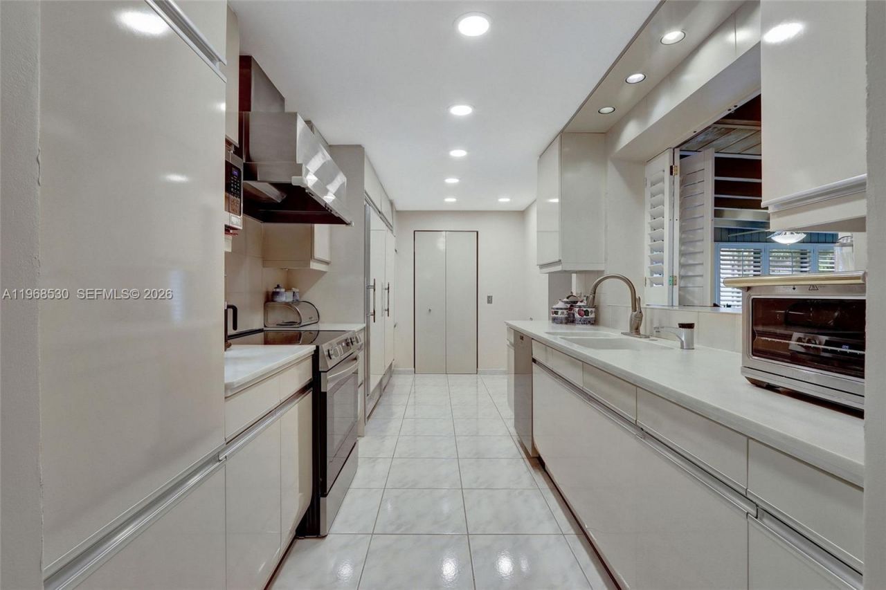 9290 SW 117th Ter, Pinecrest, FL 33176 Photo