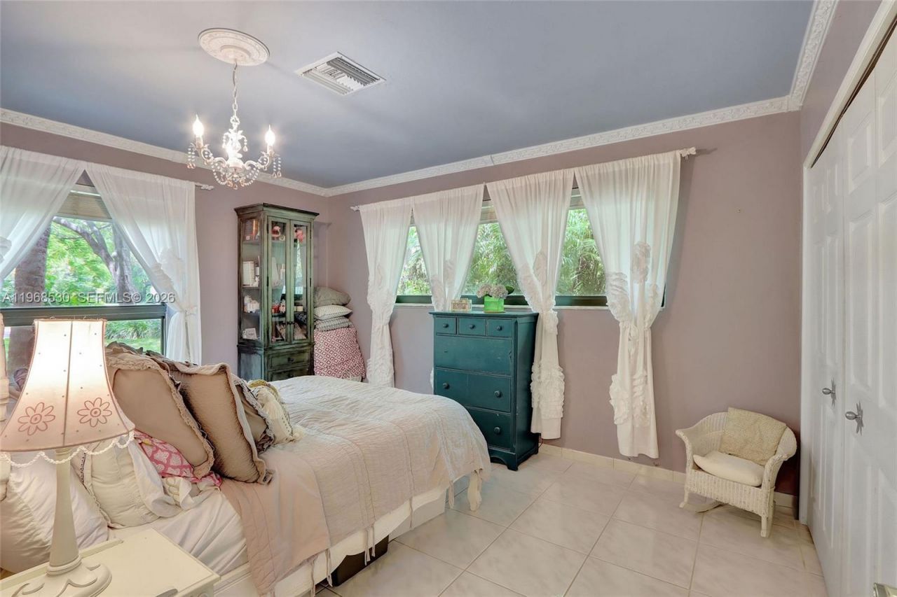 9290 SW 117th Ter, Pinecrest, FL 33176 Photo