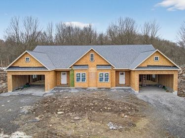 4A Free Fall Lane, Syracuse, NY 13215