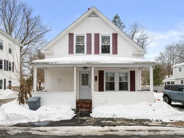 8 Cleveland Ave, Ipswich, MA 01938