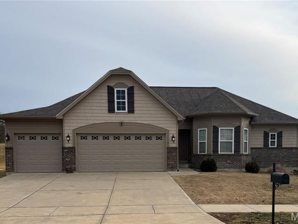 984 Westlake Village Drive, Pacific, MO 63069