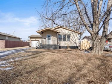 6614 Parkview Lane, Omaha, NE 68104