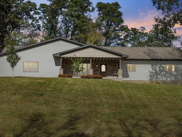 2041 215th Street, Manchester, IA 52057