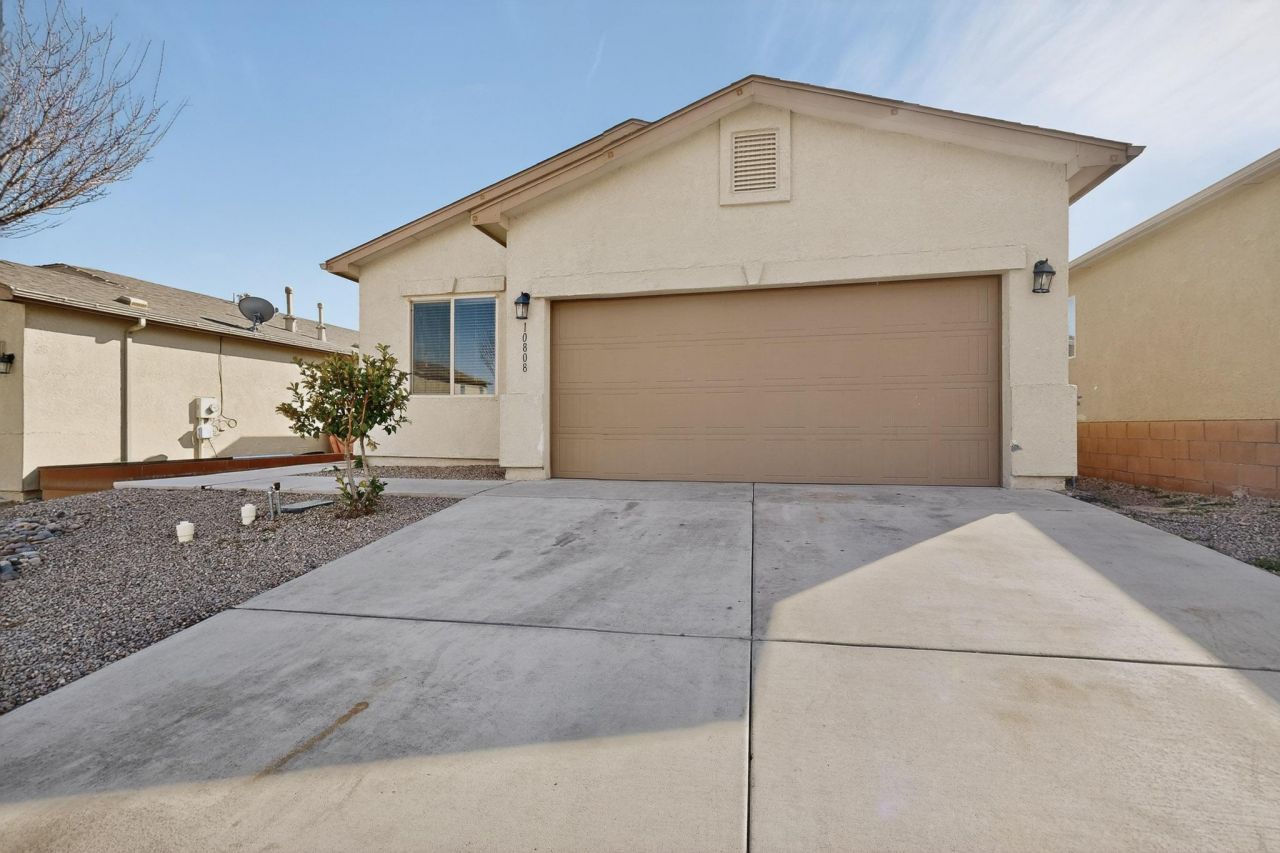 10808 Pipestone Road Sw, Albuquerque, NM 87121 Main Photo