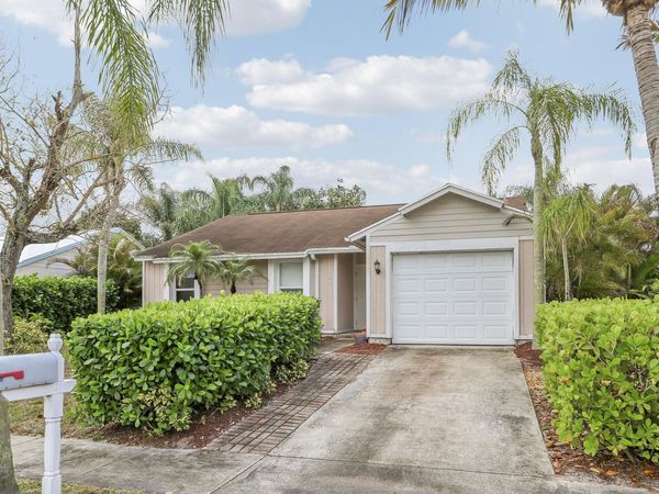 124 Rosewood Circle, Jupiter, FL 33458