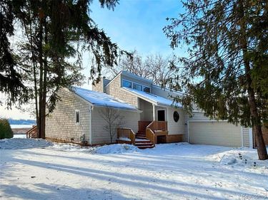 1825 Long Pointe Drive, Bloomfield Twp, MI 48302