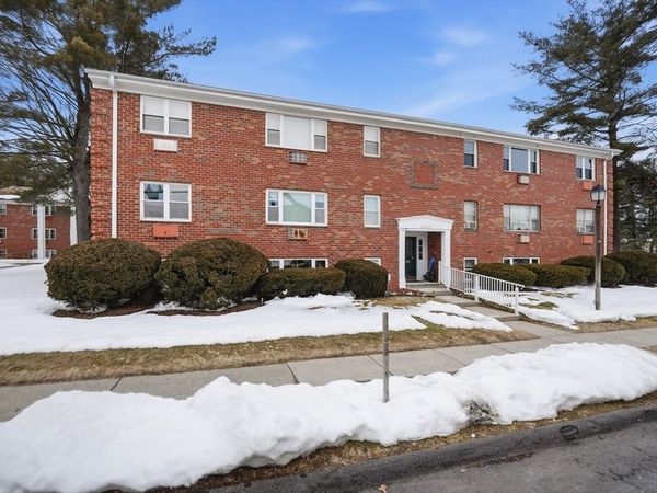 204 Regency Park Dr, Unit 204, Agawam, MA 01001