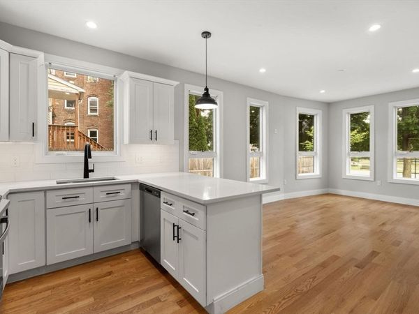 123-125 Centre St, Unit TH6, Boston, MA 02124