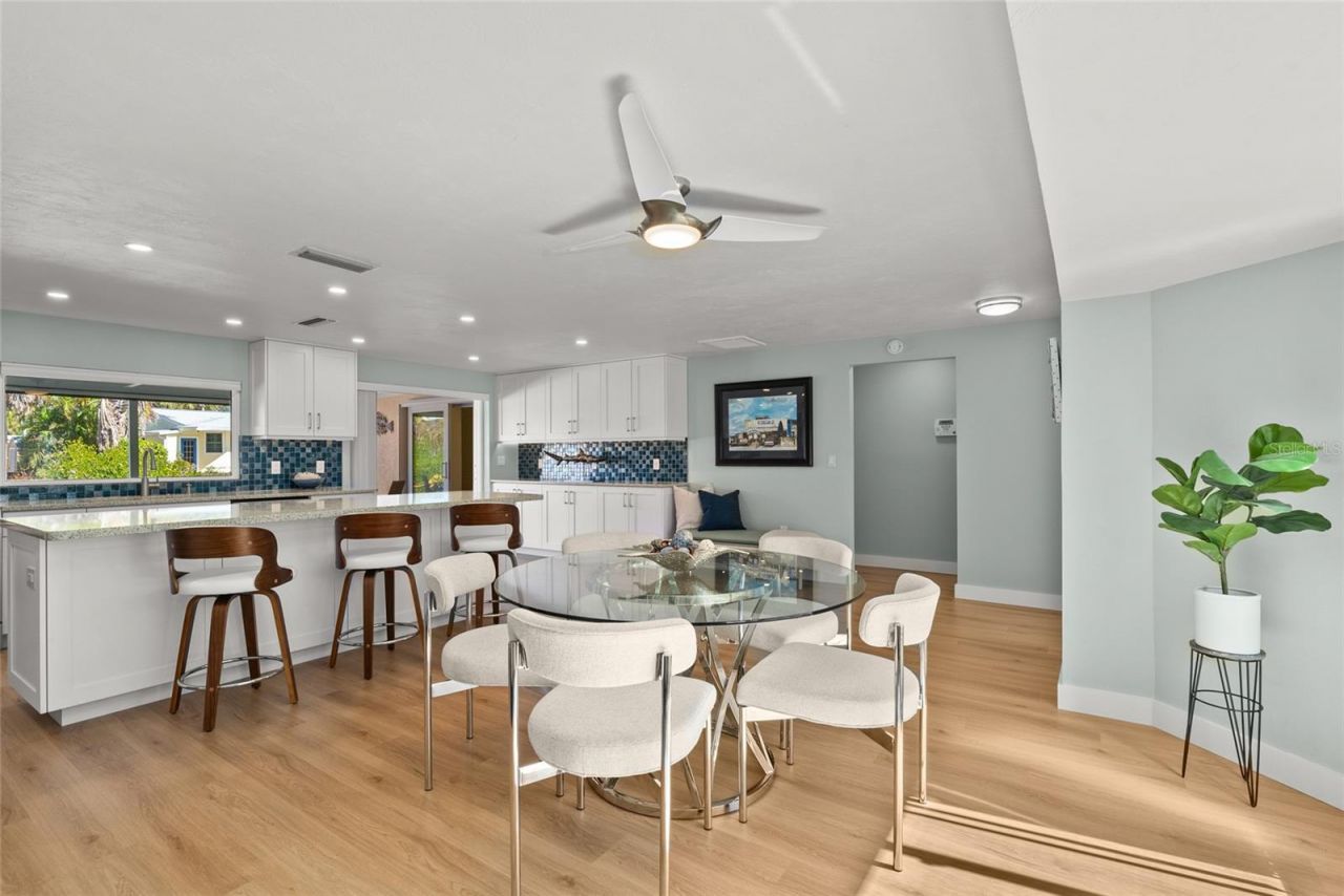 353 Avenida Leona, Sarasota, FL 34242 Photo