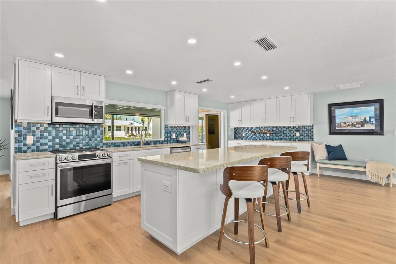 353 Avenida Leona, Sarasota, FL 34242 Photo